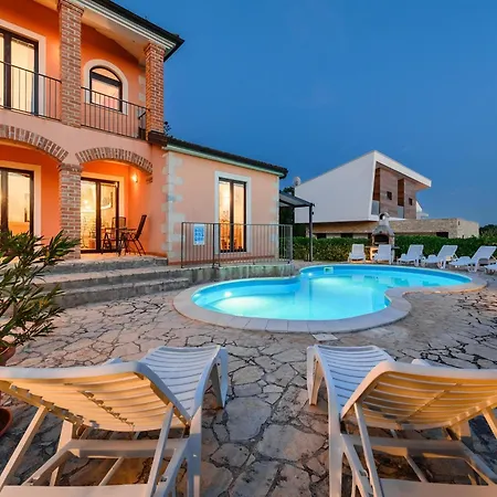 In With Private Heated Pool Villa