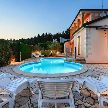 Villa In With Private Heated Pool *