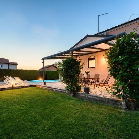 Villa In With Private Heated Pool