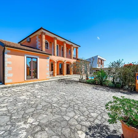 Imagine With Heated Pool Villa